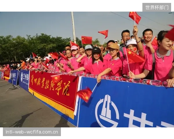 厦门马拉松正尝试将志愿者服务时长与蚂蚁森林碳积分挂钩，探索双重公益激励